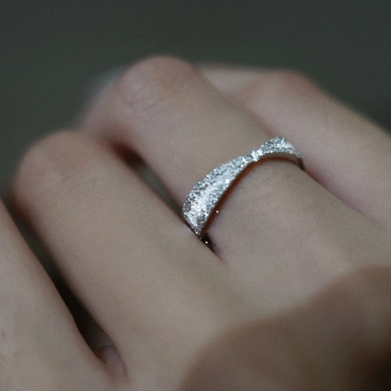 Geometriai formájú ötvözet gyűrű, elektrolitikus bevonattal – niche stílus, nőknek