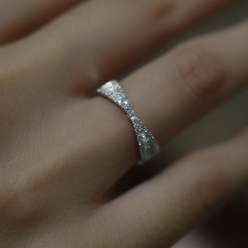 Geometriai formájú ötvözet gyűrű, elektrolitikus bevonattal – niche stílus, nőknek