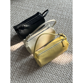 ROW 90s ceruzatáska, cylindrikus formájú PU anyagból, cipzárral és poliészter béléssel, európai–amerikai retro stílus