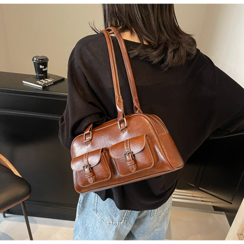 PU anyagú párnás alakú válltáska — városi egyszerűség stílus, cipzáras nyitás, 2025 nyár