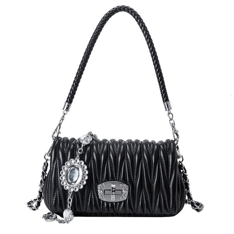 PU bőr női táska, pliszírozott, horizontális négyszögletes forma, fedéllel záródó cipzárral, belső cipzáras rekesz és telefonszseb