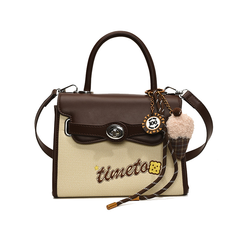 Kelly táska vízszintes négyzet alakú forma, PU anyag, zárható, belső cipzáras rekesz