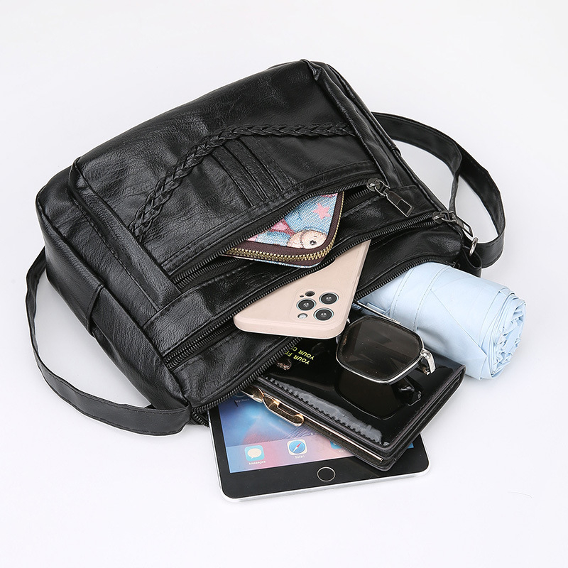 PU bőrhatású válltáska, nagy kapacitású, többszintes kialakítás, cipzáras zárás, belső zseb