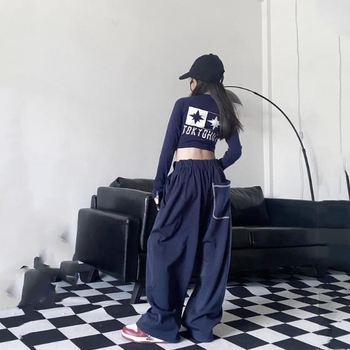 Gyerekeknek szóló hip-hop tánc szett: hosszú ujjas póló betűs mintával és lazán szabott nadrágokkal, kerek nyak, pamut, tavasz–ősz, 3-8 és 8+ korosztálynak