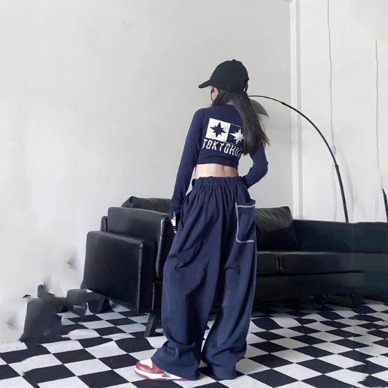 Gyerekeknek szóló hip-hop tánc szett: hosszú ujjas póló betűs mintával és lazán szabott nadrágokkal, kerek nyak, pamut, tavasz–ősz, 3-8 és 8+ korosztálynak