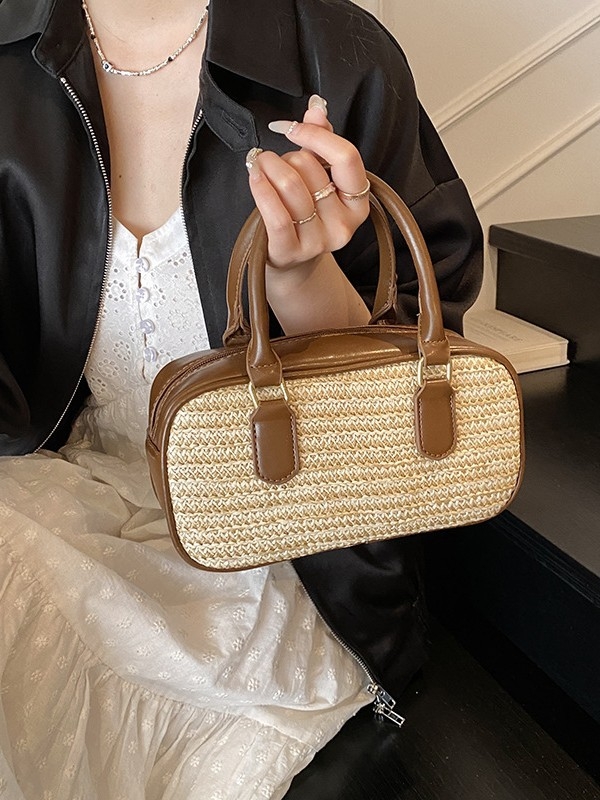 Szövött PU kézitáska három vállpánttal, vízszintes négyzet alakú, cipzáros nyitású, poliészter bélés, belső cipzáros zseb és telefon zseb, nyár 2025 megjelenés