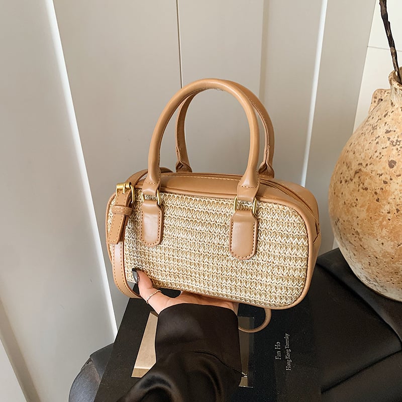 Szövött PU kézitáska három vállpánttal, vízszintes négyzet alakú, cipzáros nyitású, poliészter bélés, belső cipzáros zseb és telefon zseb, nyár 2025 megjelenés