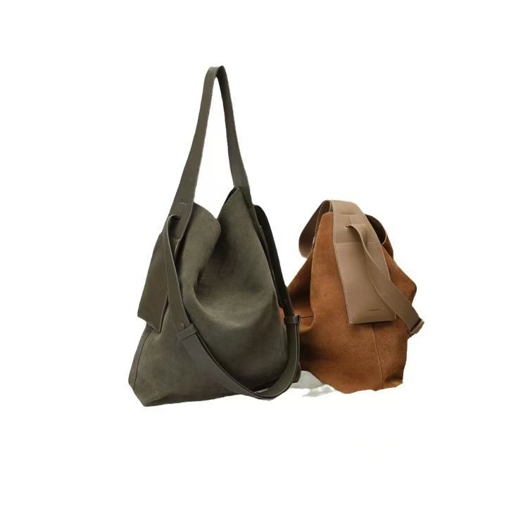 Velúr bucket táska, városi minimalist stílus, mágneszár, dupla vállpánt, belső zseb a telefonhoz és a dokumentumokhoz, szintetikus bőr bélés, Tavasz 2024