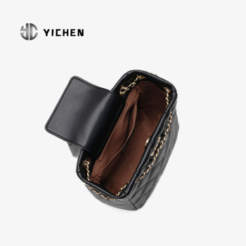 PU anyagú válltáska keresztpánttal, kockás mintázatú, városi minimalizmus, mindennapi használatra, 2025 őszén debütál.