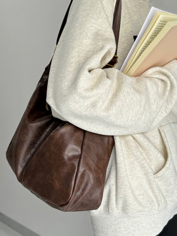 PU Tote táska városi egyszerűség stílusban, cipzáras záródás, belső cipzáras zseb