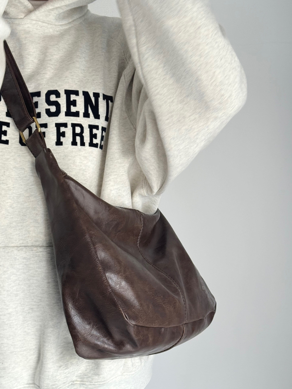 PU Tote táska városi egyszerűség stílusban, cipzáras záródás, belső cipzáras zseb