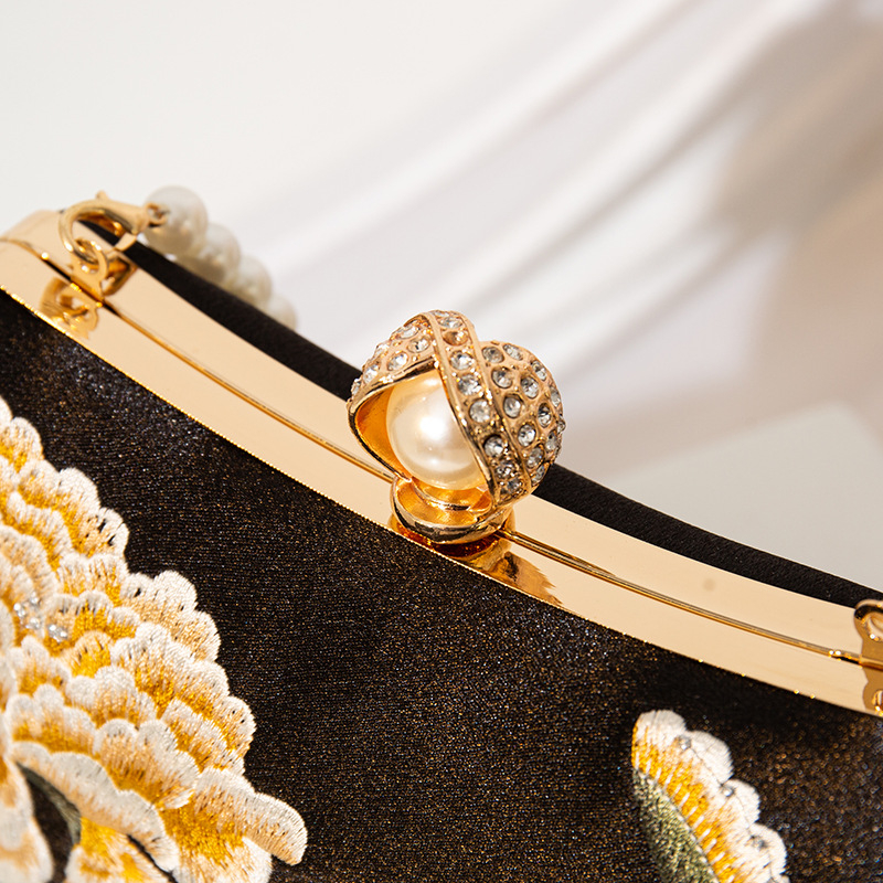 Poliészterből készült estélyi kézitáska félhold alakú, háromdimenziós külső dizájn, zárható, poliészter bélés