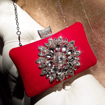 Mini bársony estélyi táska napraforgó motívummal és strasszokkal, PU bélés, téglalap alakú, kampó nyitású, telefonzsebbel