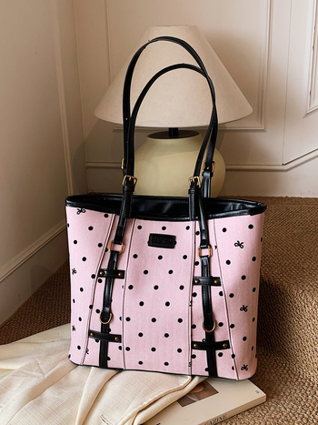 PU anyagú vödörtáska, cipzár zárás, poliészter bélés, belső cipzáros zseb, városi minimalista stílus, őszi 2025