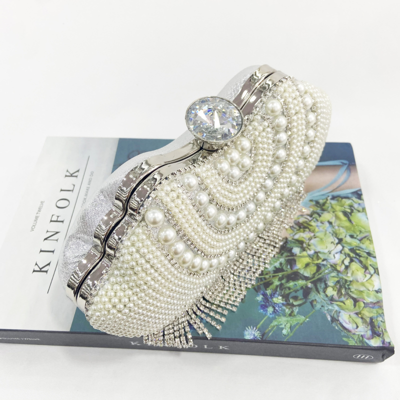 Éjszakai táska gyöngy és köves díszítéssel, bojt rész, kínai ruhából merített stílus, PU külső, poliészter bélés, párnázott forma, retesz zár, egy vállpánt