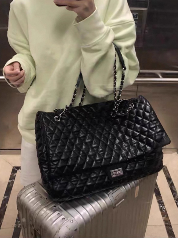 Nagy kapacitású kézitáska gyémánt mintás lánccal, PU anyag, horizontális négyszög alakú