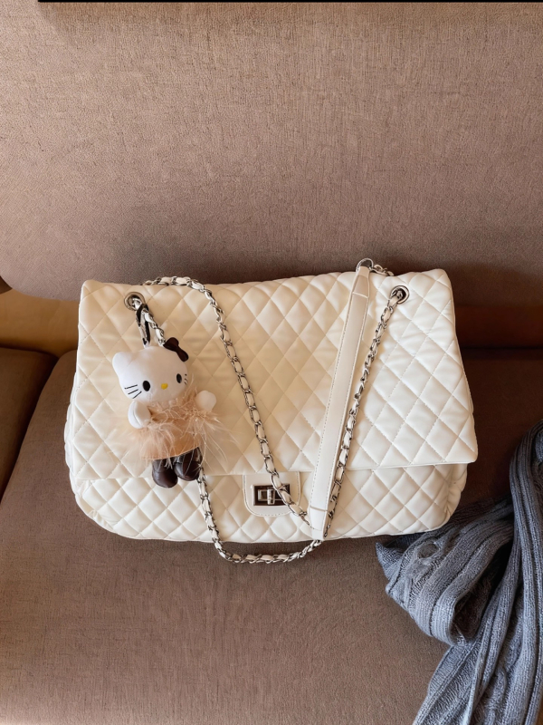 Nagy kapacitású kézitáska gyémánt mintás lánccal, PU anyag, horizontális négyszög alakú