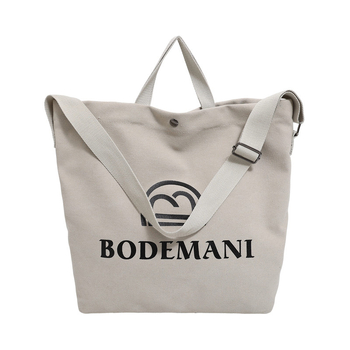 Tote torba u gradsko-stilskom izgledu, platno materijal, horizontalni kvadratni oblik, uspravan otvor s unutarnjim zatvaračem