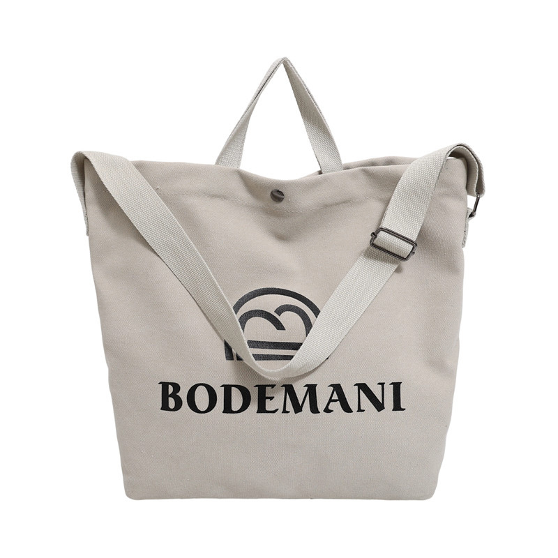 Tote torba u gradsko-stilskom izgledu, platno materijal, horizontalni kvadratni oblik, uspravan otvor s unutarnjim zatvaračem