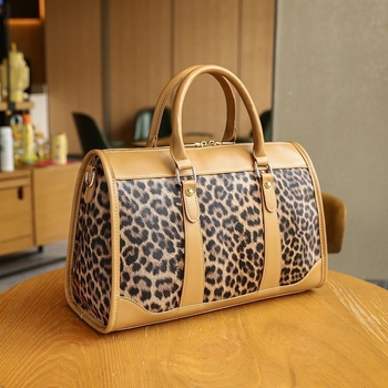 Ženska torba na rame s leopard uzorkom od PU — cilindričnog oblika, zatvaranje na zip, poliester podstava, unutarnji džepovi: džep sa zipom, džep za telefon