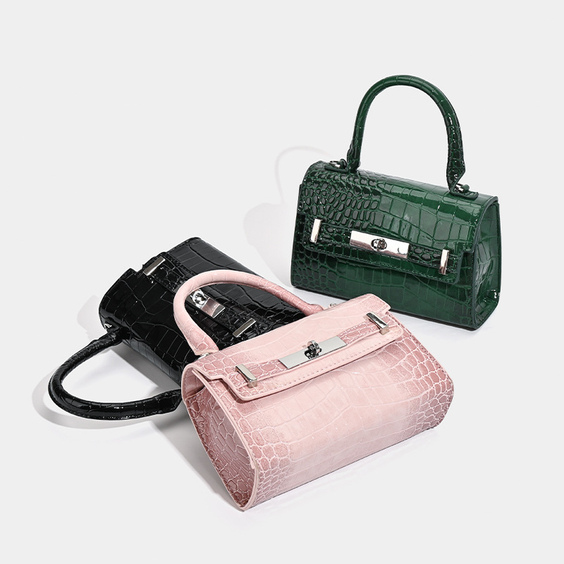Koreai stílusú PU krokodilmintás női oldaltáska fedővel, vízszintes négyzetes forma, telefonrekesz