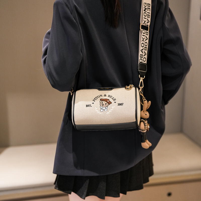 North Bag jastučasta crossbody torba – gradski minimalistički stil, torba na rame sa zipom