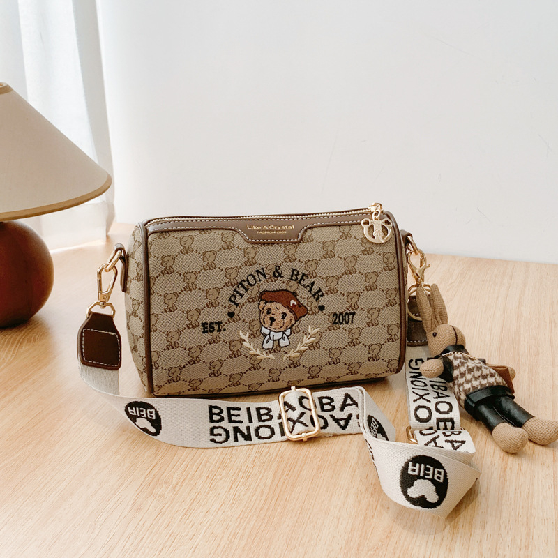 North Bag jastučasta crossbody torba – gradski minimalistički stil, torba na rame sa zipom