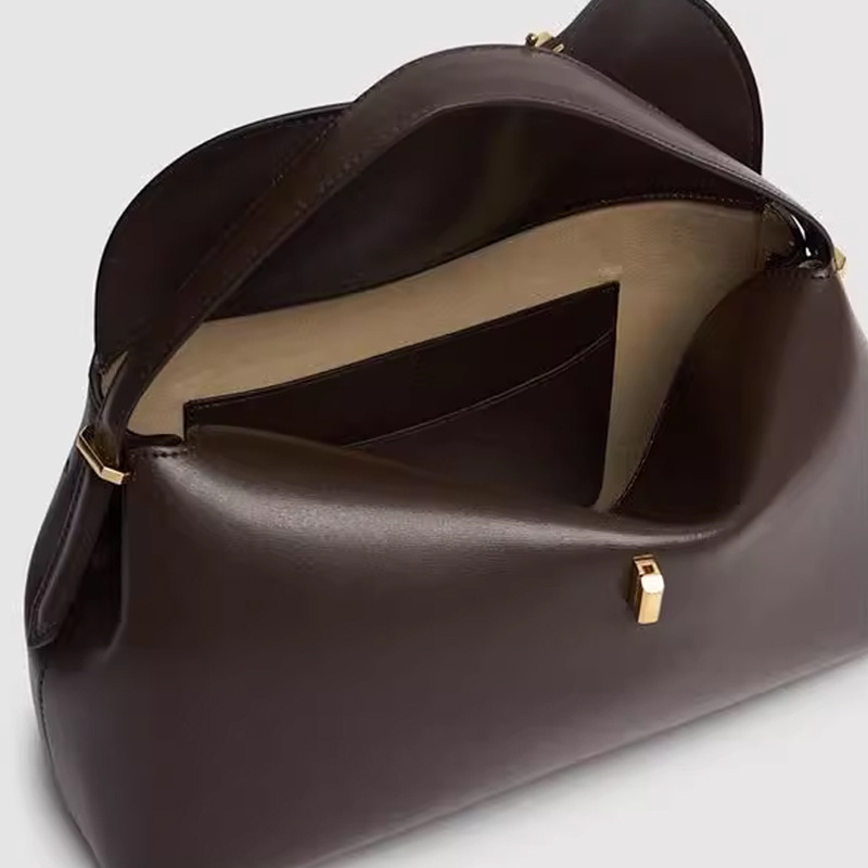 Kožna crossbody torba s poklopcem, ovalni oblik, gradski minimalistički stil, unutarnja torbica za mobitel, podstava od superfiber velura, zaključavanje, dva kaiša