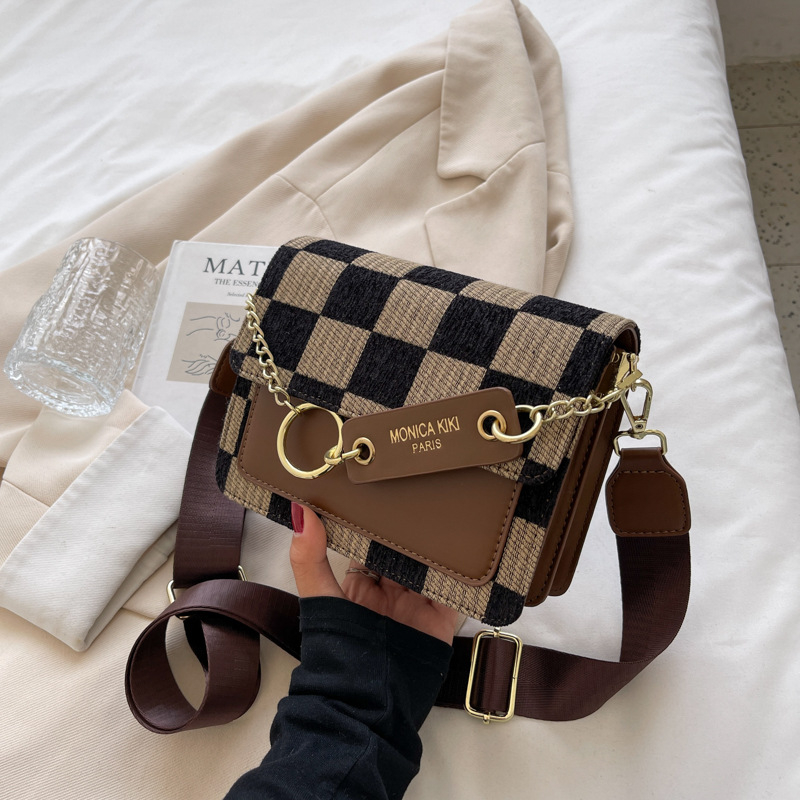 Női crossbody táska — Városi minimalistuss stílus, PU anyag, vízszintes négyzet alakú forma, fedeles zárás, belső cipzáras zseb, poliészter bélés