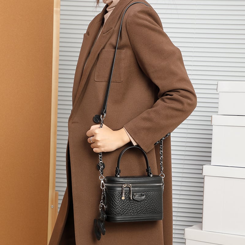 Női valódi bőrből készült doboz alakú hengertáska, cipzáros nyitás, poliészter bélés, 2025 nyara