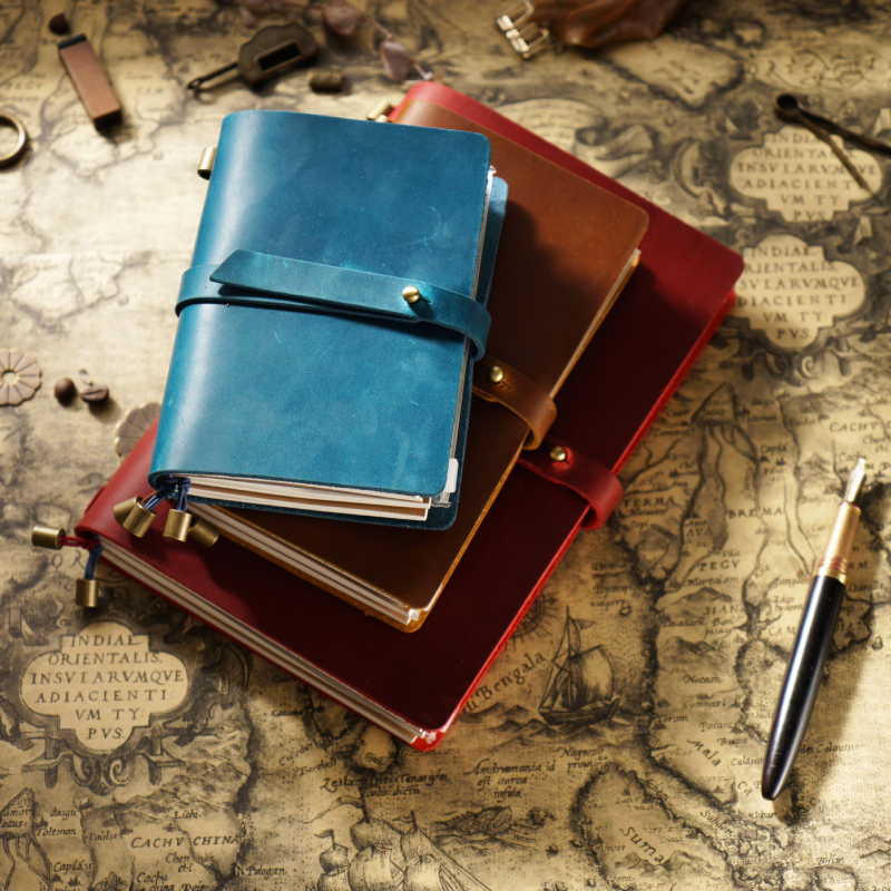 Caiet de notițe cu copertă din piele, legare manuală, hârtie Dawlin/Kraft, 100–200 pagini, 350 g, model Tn104