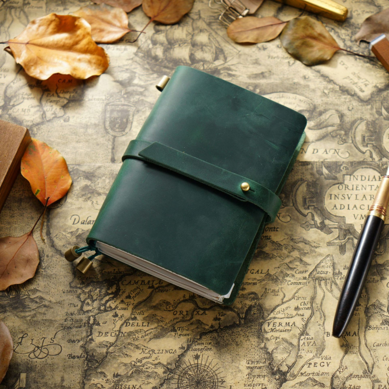 Caiet de notițe cu copertă din piele, legare manuală, hârtie Dawlin/Kraft, 100–200 pagini, 350 g, model Tn104