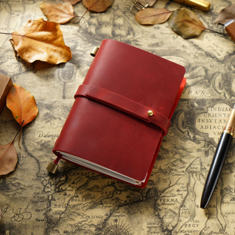 Caiet de notițe cu copertă din piele, legare manuală, hârtie Dawlin/Kraft, 100–200 pagini, 350 g, model Tn104