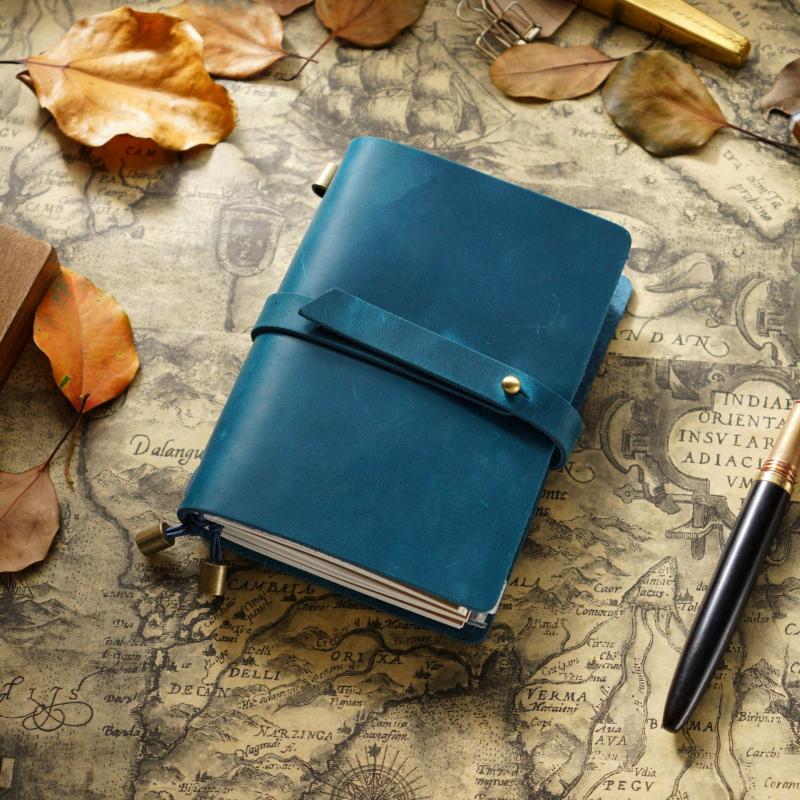 Caiet de notițe cu copertă din piele, legare manuală, hârtie Dawlin/Kraft, 100–200 pagini, 350 g, model Tn104