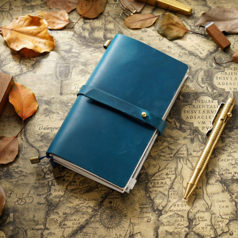 Caiet de notițe cu copertă din piele, legare manuală, hârtie Dawlin/Kraft, 100–200 pagini, 350 g, model Tn104