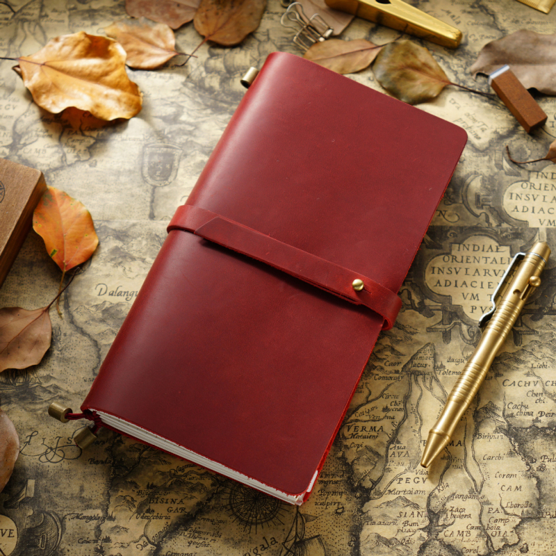 Caiet de notițe cu copertă din piele, legare manuală, hârtie Dawlin/Kraft, 100–200 pagini, 350 g, model Tn104