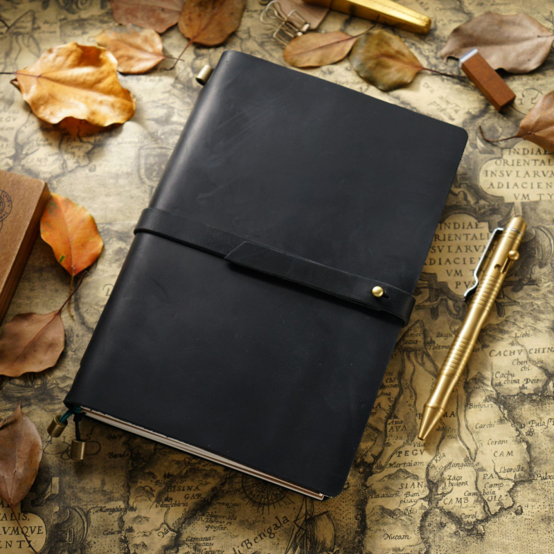 Caiet de notițe cu copertă din piele, legare manuală, hârtie Dawlin/Kraft, 100–200 pagini, 350 g, model Tn104