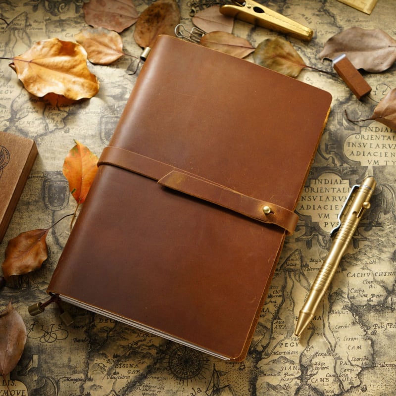 Caiet de notițe cu copertă din piele, legare manuală, hârtie Dawlin/Kraft, 100–200 pagini, 350 g, model Tn104