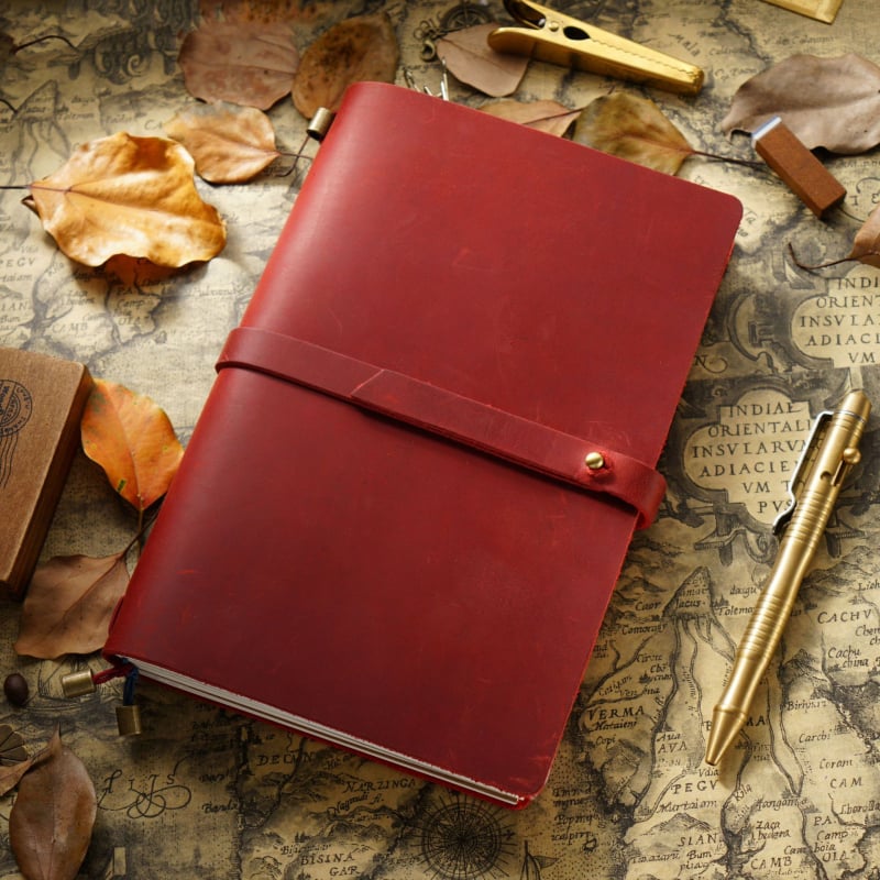 Caiet de notițe cu copertă din piele, legare manuală, hârtie Dawlin/Kraft, 100–200 pagini, 350 g, model Tn104