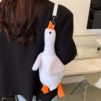 Plush crossbody torba Cloud Pack stilom, okruglog oblika (Materijal: pliš; Otvaranje: kopča; Unutarnja struktura: džep za telefon)