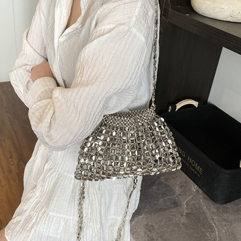 Torba za pazuh u uličnoj modi, od akrila, oblika knedle, otvoreni gornji dio, džep za mobitel