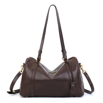 Geantă crossbody în stil stradal, din piele naturală top-grain, siluetă orizontală pătrată, închidere cu fermoar, buzunar intern pentru documente