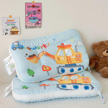 Παιδικό ορθογώνιο μαξιλάρι από 100% βαμβάκι; ύψος 5,1–10 εκ; βάρος 0,5–1,0 kg; γέμισμα: 100% ινών πολυεστέρα; ύφασμα: 100% βαμβάκι.