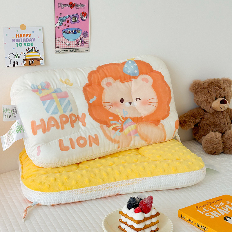 Παιδικό ορθογώνιο μαξιλάρι από 100% βαμβάκι; ύψος 5,1–10 εκ; βάρος 0,5–1,0 kg; γέμισμα: 100% ινών πολυεστέρα; ύφασμα: 100% βαμβάκι.