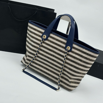 Platnena tote torba s prugastim uzorkom, kopča, skriveni džep sa zipom, pravokutni oblik, jedna naramenica