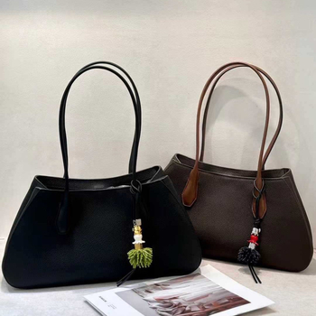 Hobo torba od kože, vodoravni kvadratni oblik, ulični stil, otvaranje kukom, unutarnji džepovi za mobitel i dokumente, podstava od super vlakana