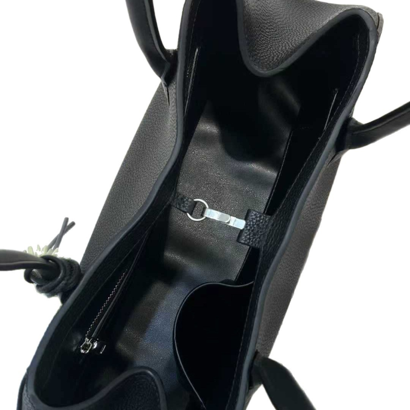 Hobo torba od kože, vodoravni kvadratni oblik, ulični stil, otvaranje kukom, unutarnji džepovi za mobitel i dokumente, podstava od super vlakana