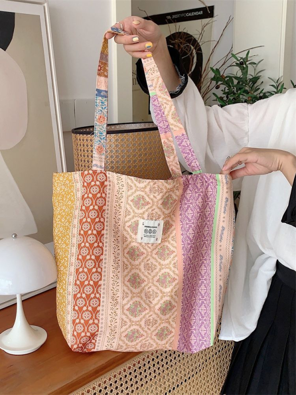 Pamuk tote torba, gradski street stil, vertikalni kvadratni oblik, otvoren vršni otvor