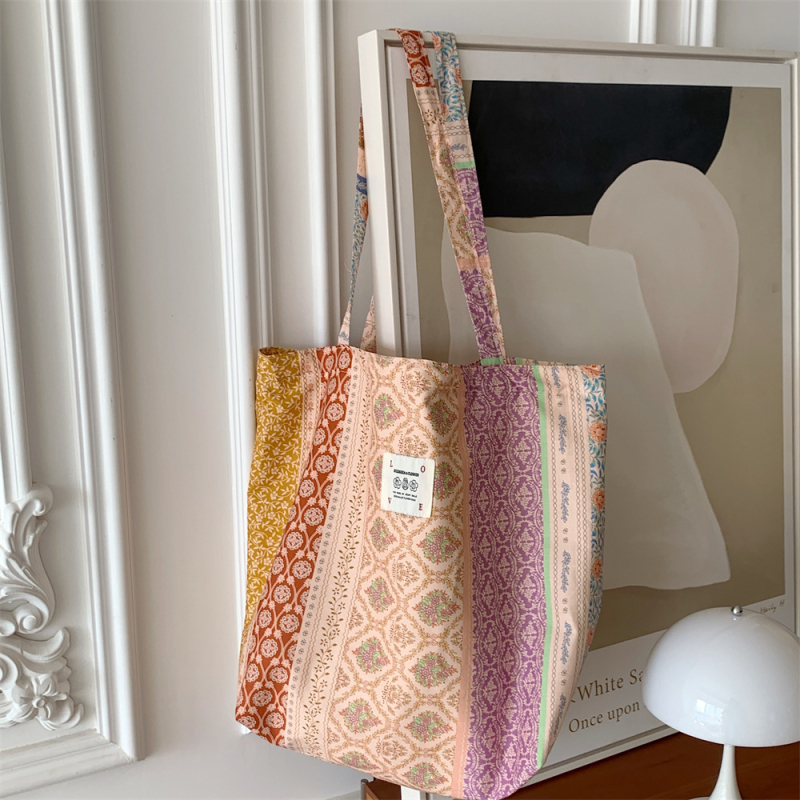 Pamuk tote torba, gradski street stil, vertikalni kvadratni oblik, otvoren vršni otvor