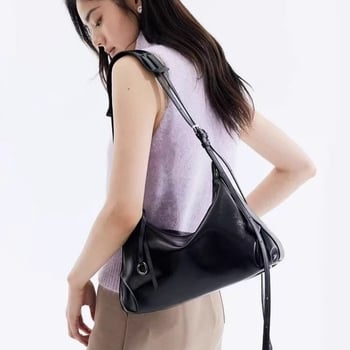 Donut Hobo Underarm táska valódi bőrből — vízszintes négyszögletes forma, cipzáras záródás, egypántos váll-crossbody